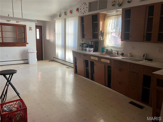 905 Dean Street, Wilsonville, IL 62093