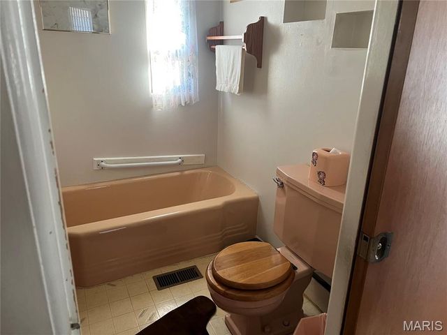 905 Dean Street, Wilsonville, IL 62093