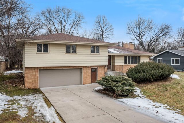 6704 Limerick Lane, Edina, MN 55439