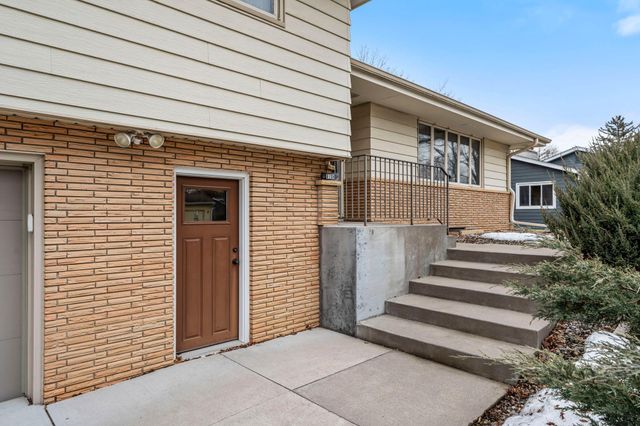 6704 Limerick Lane, Edina, MN 55439