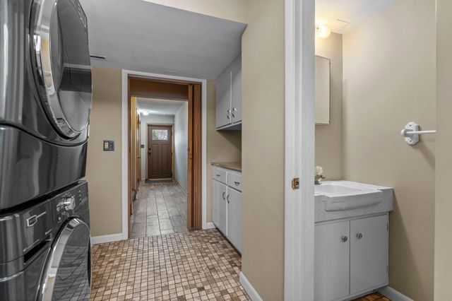 6704 Limerick Lane, Edina, MN 55439