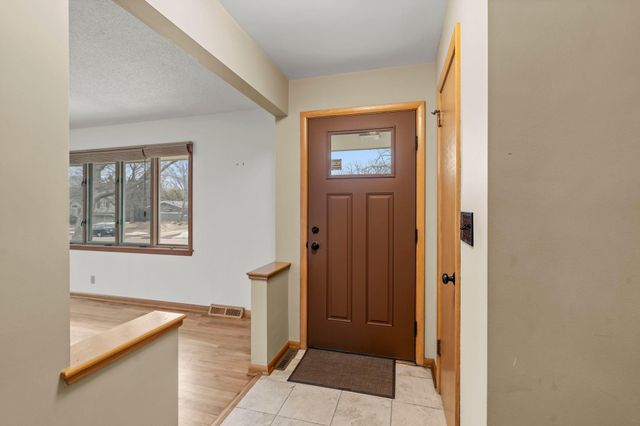 6704 Limerick Lane, Edina, MN 55439