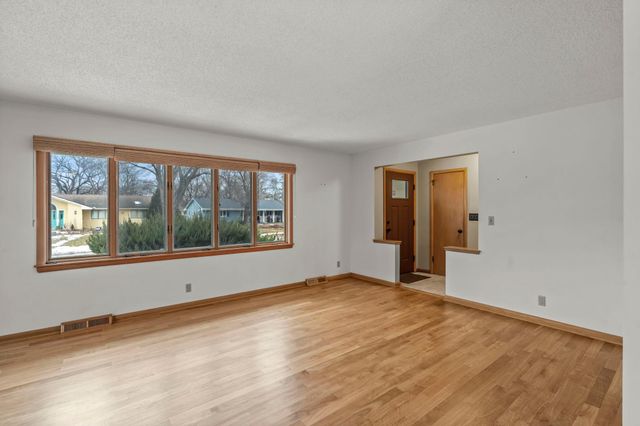 6704 Limerick Lane, Edina, MN 55439