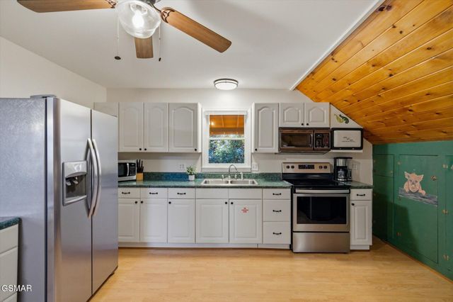 1837 Laurel Valley Way, Sevierville, TN 37862