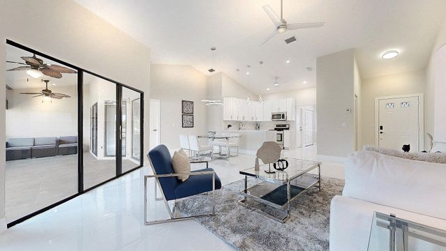 5794 W Parkwalk Cir W E, Boynton Beach, FL 33472