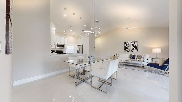 5794 W Parkwalk Cir W E, Boynton Beach, FL 33472