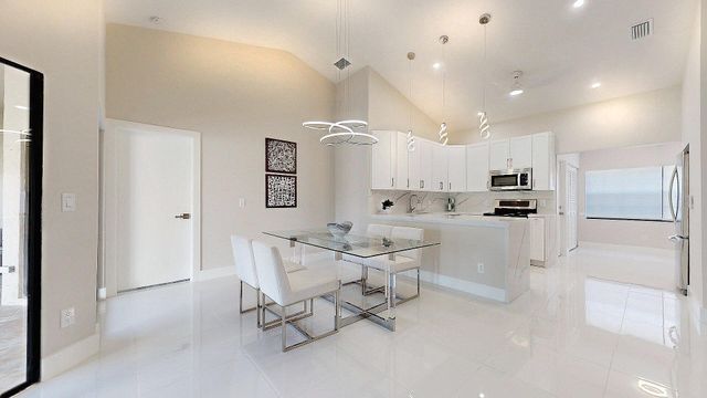 5794 W Parkwalk Cir W E, Boynton Beach, FL 33472