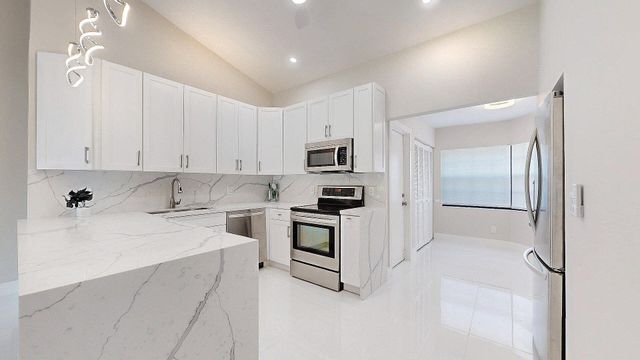 5794 W Parkwalk Cir W E, Boynton Beach, FL 33472