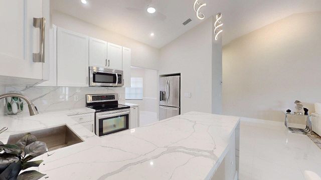 5794 W Parkwalk Cir W E, Boynton Beach, FL 33472