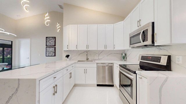 5794 W Parkwalk Cir W E, Boynton Beach, FL 33472