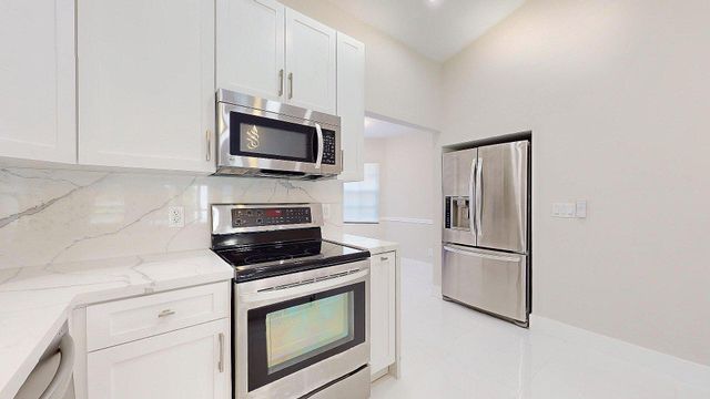 5794 W Parkwalk Cir W E, Boynton Beach, FL 33472