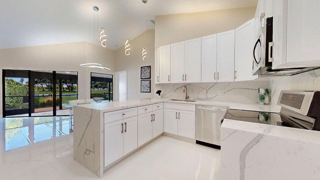 5794 W Parkwalk Cir W E, Boynton Beach, FL 33472