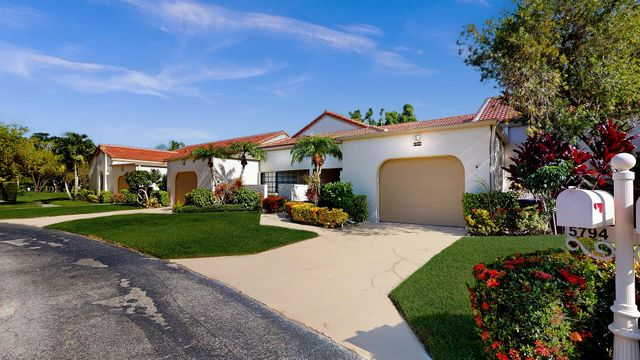 5794 W Parkwalk Cir W E, Boynton Beach, FL 33472