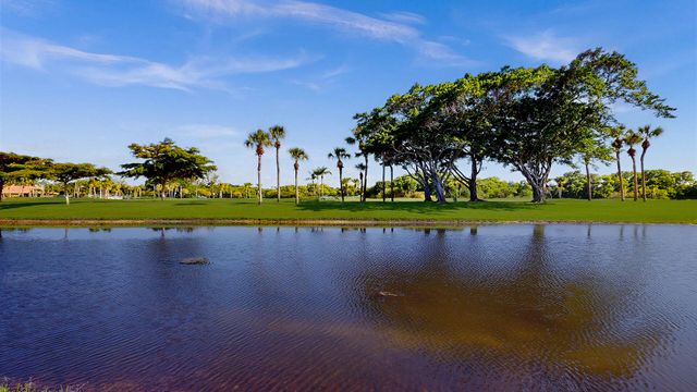 5794 W Parkwalk Cir W E, Boynton Beach, FL 33472