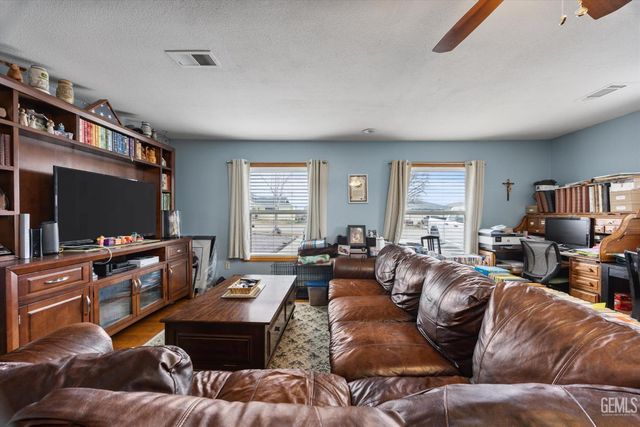 19720 Kid Place, Tehachapi, CA 93561