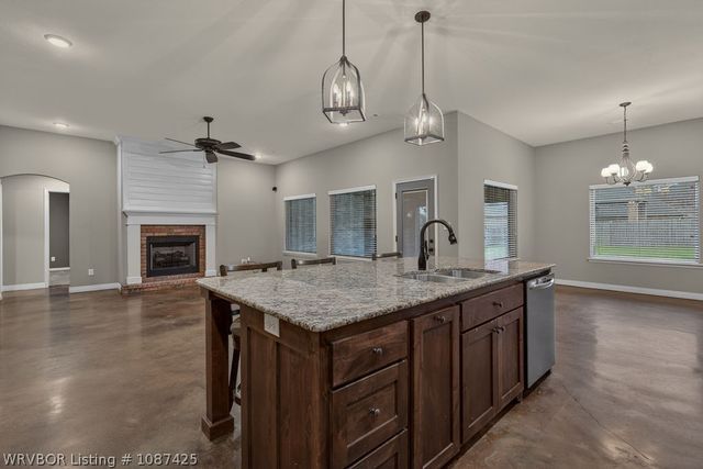 617 S Deerwood Drive, Greenwood, AR 72936