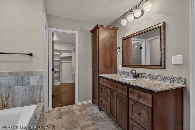 617 S Deerwood Drive, Greenwood, AR 72936