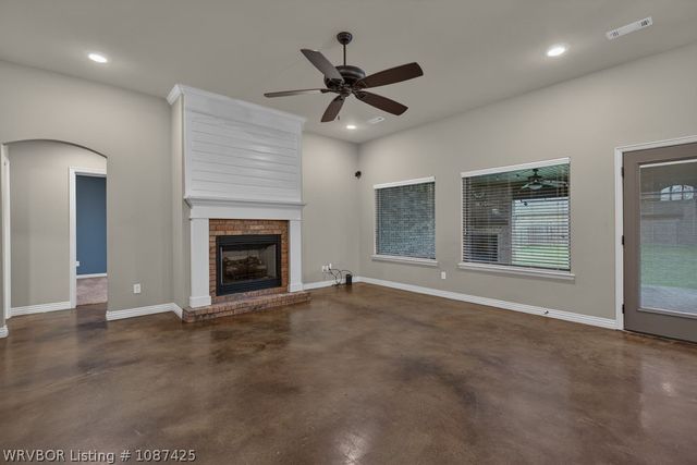 617 S Deerwood Drive, Greenwood, AR 72936