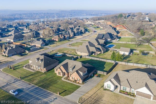 617 S Deerwood Drive, Greenwood, AR 72936