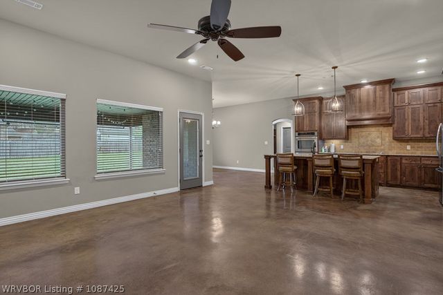 617 S Deerwood Drive, Greenwood, AR 72936