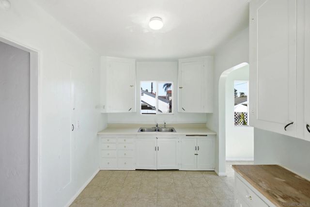 426 E AVE, National City, CA 91950