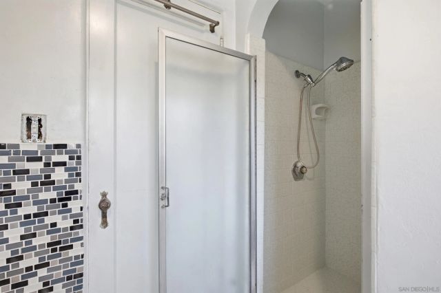 426 E AVE, National City, CA 91950