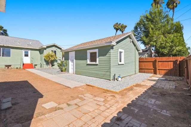 426 E AVE, National City, CA 91950
