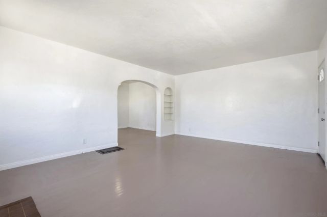 426 E AVE, National City, CA 91950