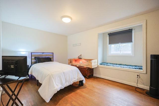 45 Greenfield Rd, Westport, MA 02790