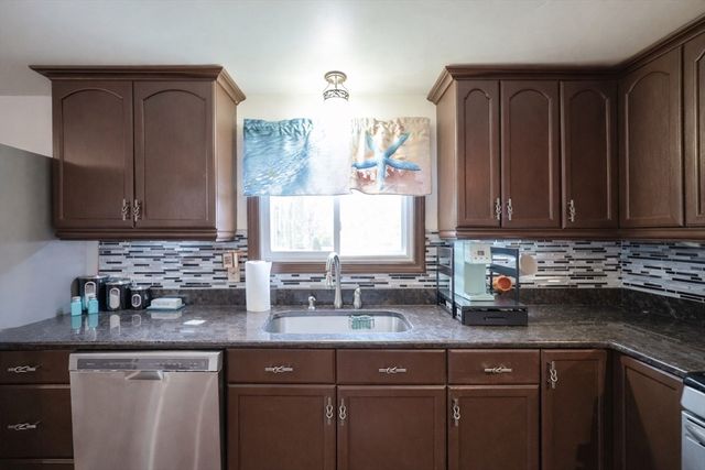 45 Greenfield Rd, Westport, MA 02790