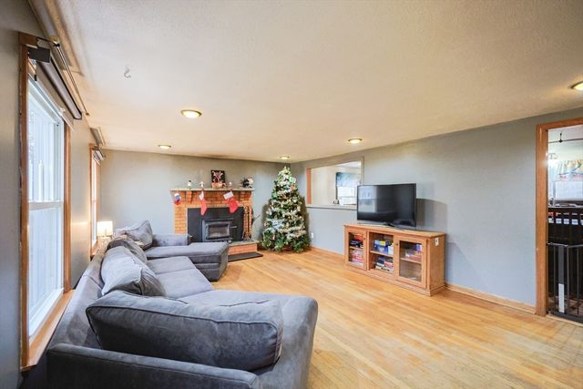 45 Greenfield Rd, Westport, MA 02790