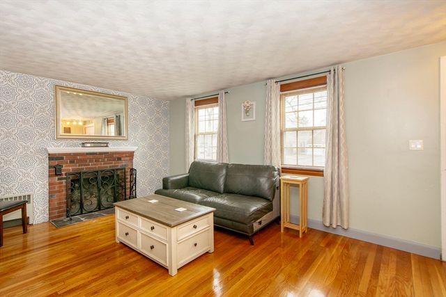 214 Mechanic St, Foxboro, MA 02035