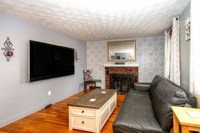 214 Mechanic St, Foxboro, MA 02035