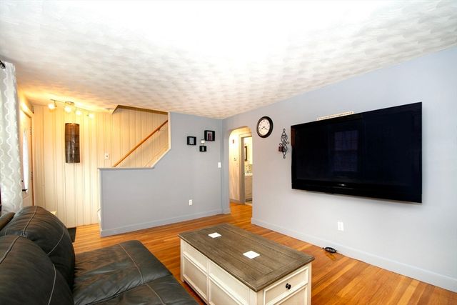 214 Mechanic St, Foxboro, MA 02035