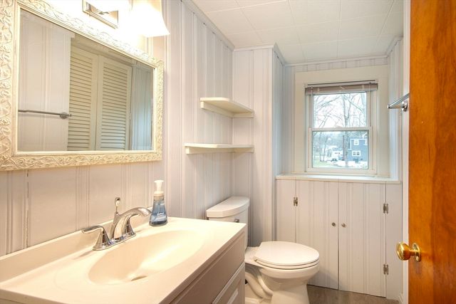 214 Mechanic St, Foxboro, MA 02035