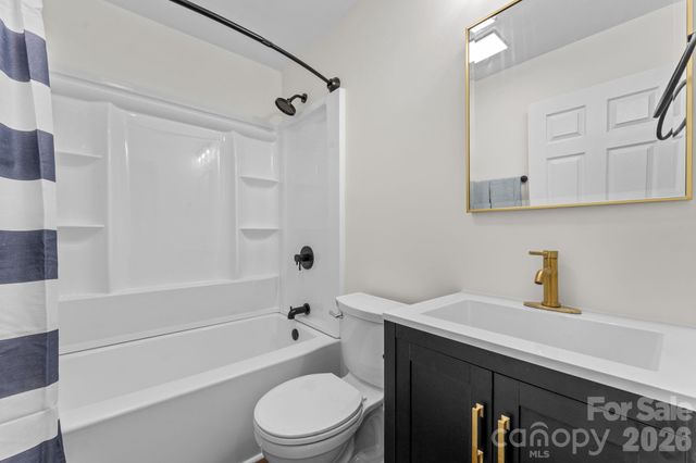 83 Hillside Street, Franklin, NC 28734