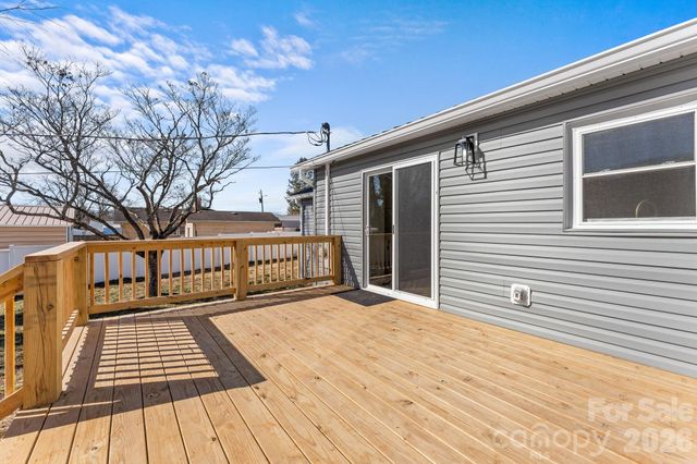 83 Hillside Street, Franklin, NC 28734