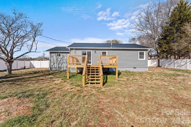 83 Hillside Street, Franklin, NC 28734