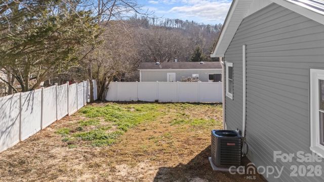 83 Hillside Street, Franklin, NC 28734
