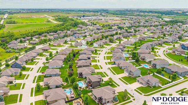 12007 Longshore Avenue, Papillion, NE 68046