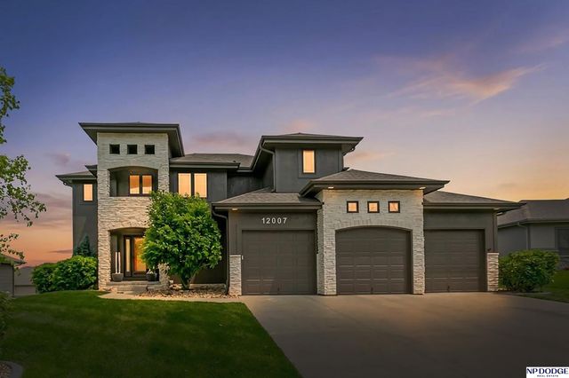 12007 Longshore Avenue, Papillion, NE 68046
