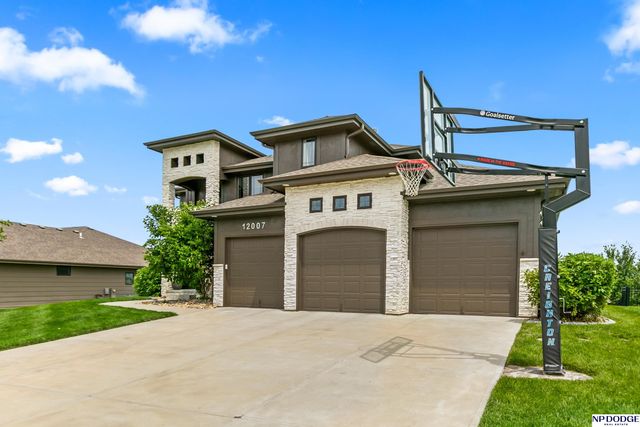 12007 Longshore Avenue, Papillion, NE 68046