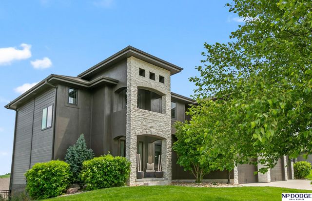 12007 Longshore Avenue, Papillion, NE 68046