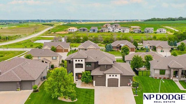12007 Longshore Avenue, Papillion, NE 68046