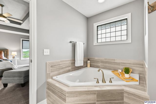 12007 Longshore Avenue, Papillion, NE 68046