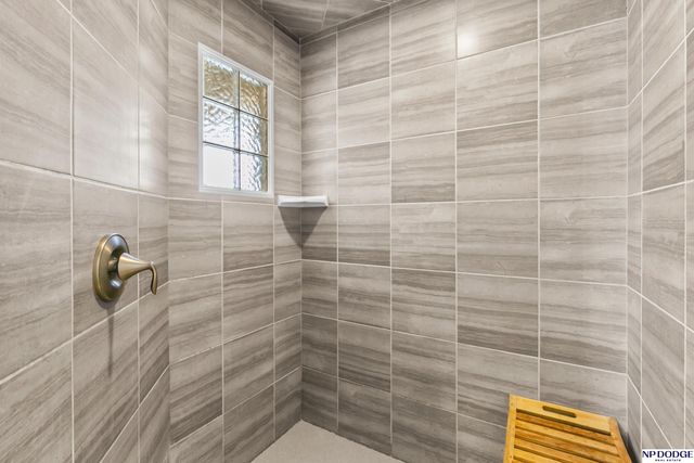 12007 Longshore Avenue, Papillion, NE 68046