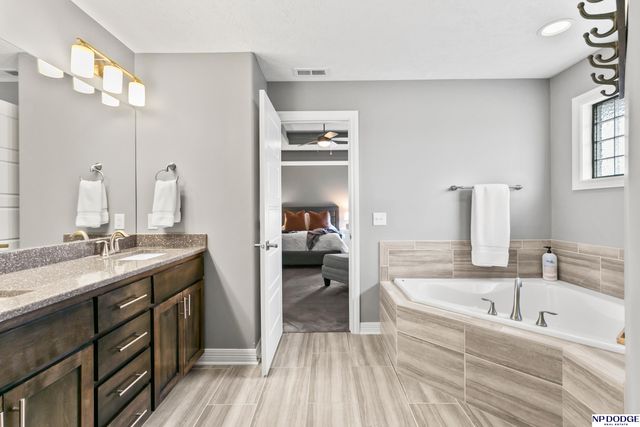 12007 Longshore Avenue, Papillion, NE 68046