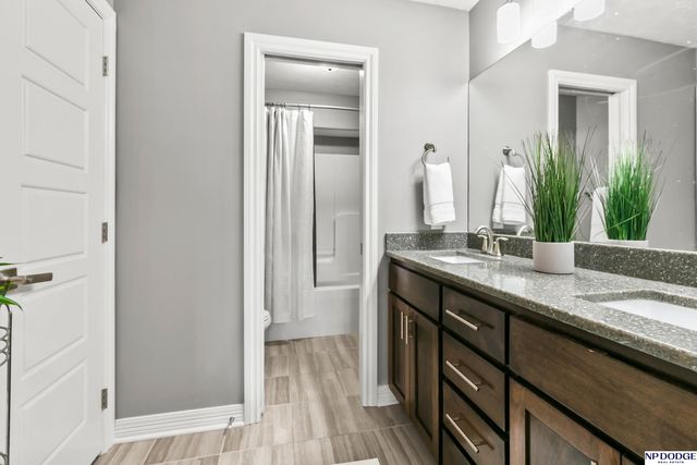 12007 Longshore Avenue, Papillion, NE 68046