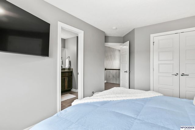 12007 Longshore Avenue, Papillion, NE 68046