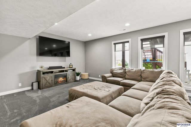 12007 Longshore Avenue, Papillion, NE 68046